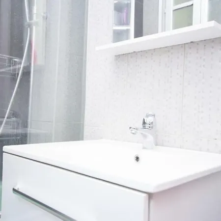 Hostnfly - Charming In The Latin Quarter Apartment